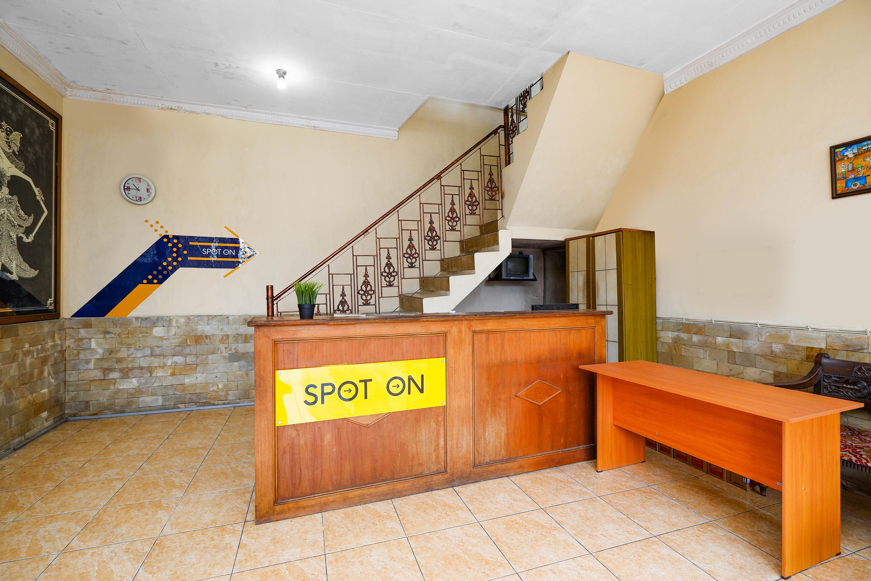 Spot On 2011 Hotel Mekar Sari Solo Exterior foto